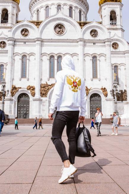 Худи белое с золотой вышивкой герба рф